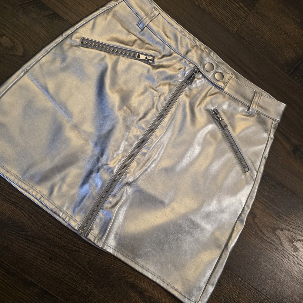 Wild Fable Faux Leather‎ Mini Skirt 6 Silver Front Zip Straight Y2K Edgy